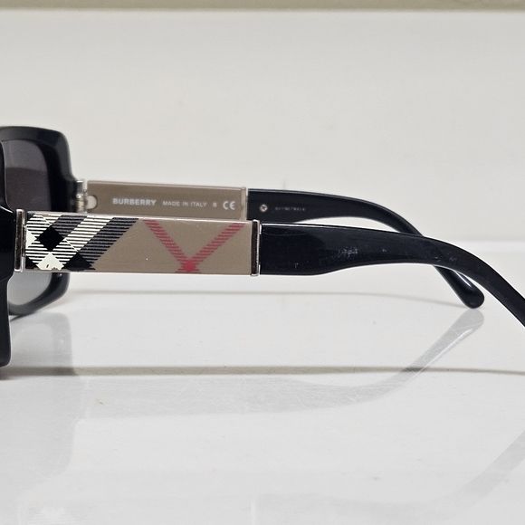 Burberry Nova Check Sunglasses - Picture 6 of 16